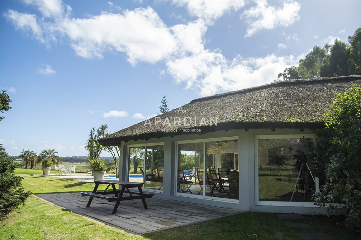 Casa ID.21098117 - Hermosa casa de gran tamaño en venta,  zona de Pinares, Punta del Este