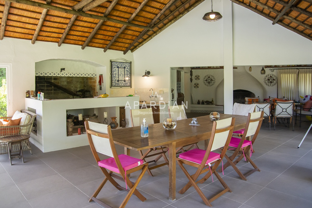 Casa ID.21098117 - Hermosa casa de gran tamaño en venta,  zona de Pinares, Punta del Este