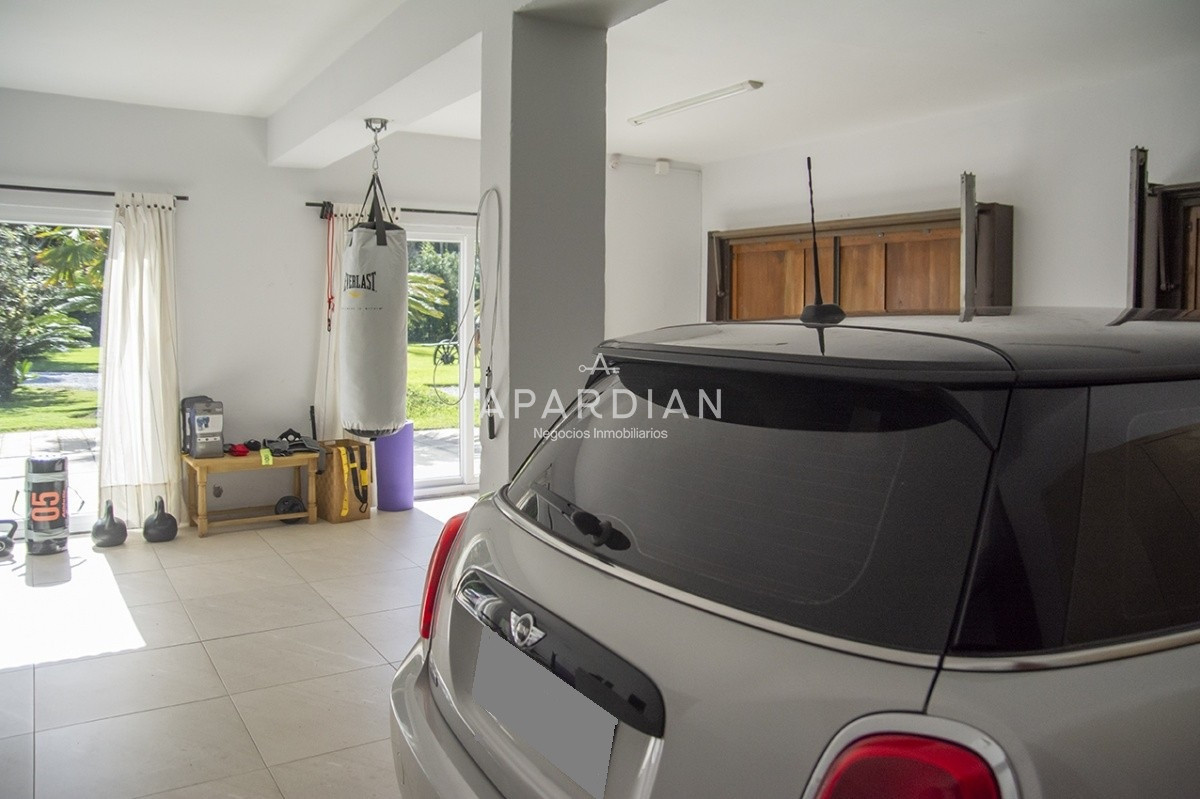 Casa ID.21098117 - Hermosa casa de gran tamaño en venta,  zona de Pinares, Punta del Este