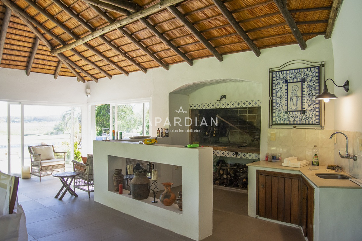 Casa ID.21098117 - Hermosa casa de gran tamaño en venta,  zona de Pinares, Punta del Este