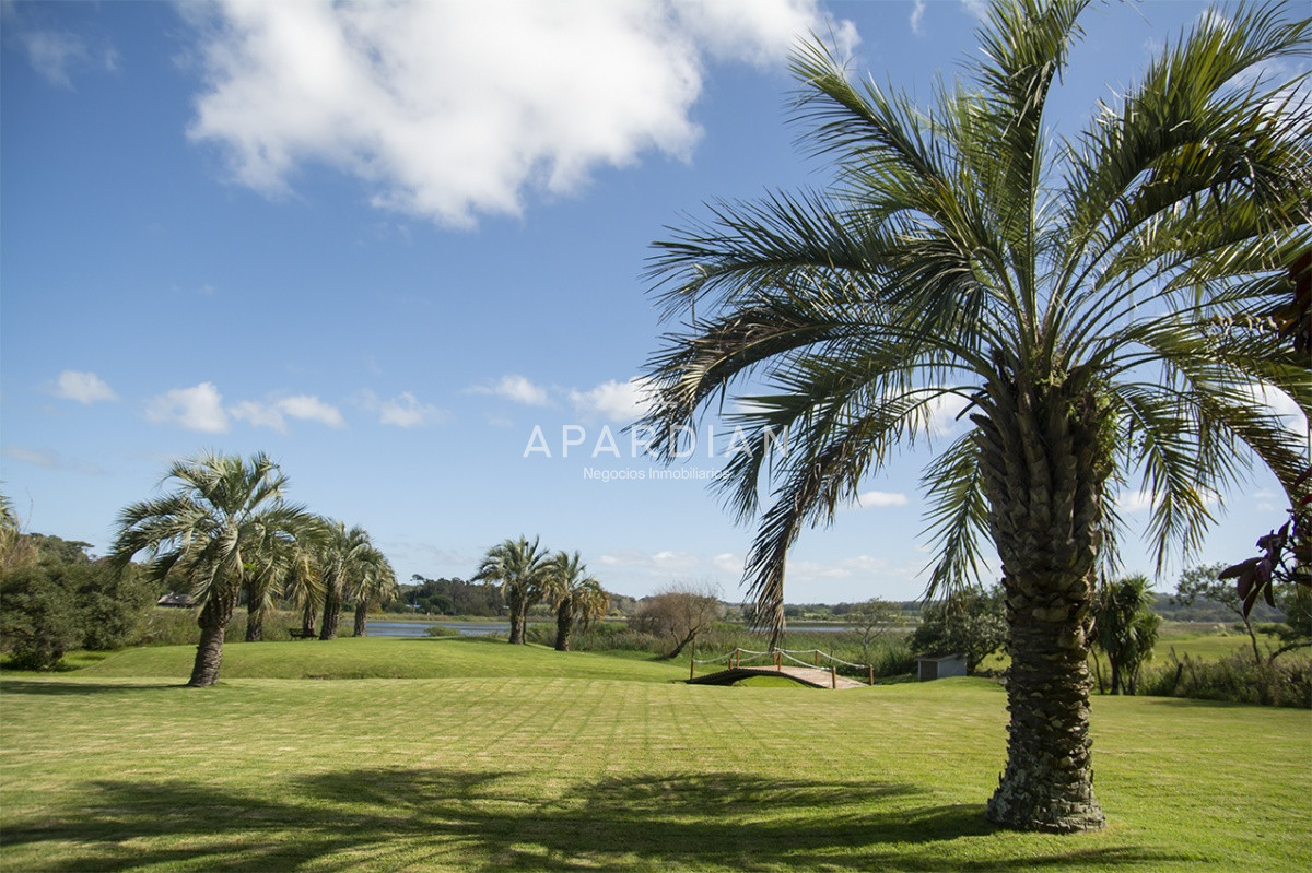 Casa ID.21098117 - Hermosa casa de gran tamaño en venta,  zona de Pinares, Punta del Este