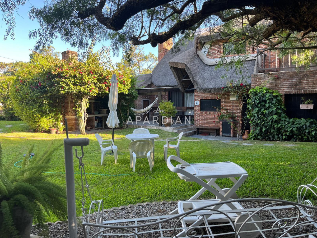 Casa ID.21099242 - Hermosa cabaña de 4 dormitorios en venta a metros de Playa Mansa, Punta del Este