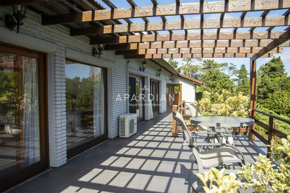 Casa ID.21098117 - Hermosa casa de gran tamaño en venta,  zona de Pinares, Punta del Este