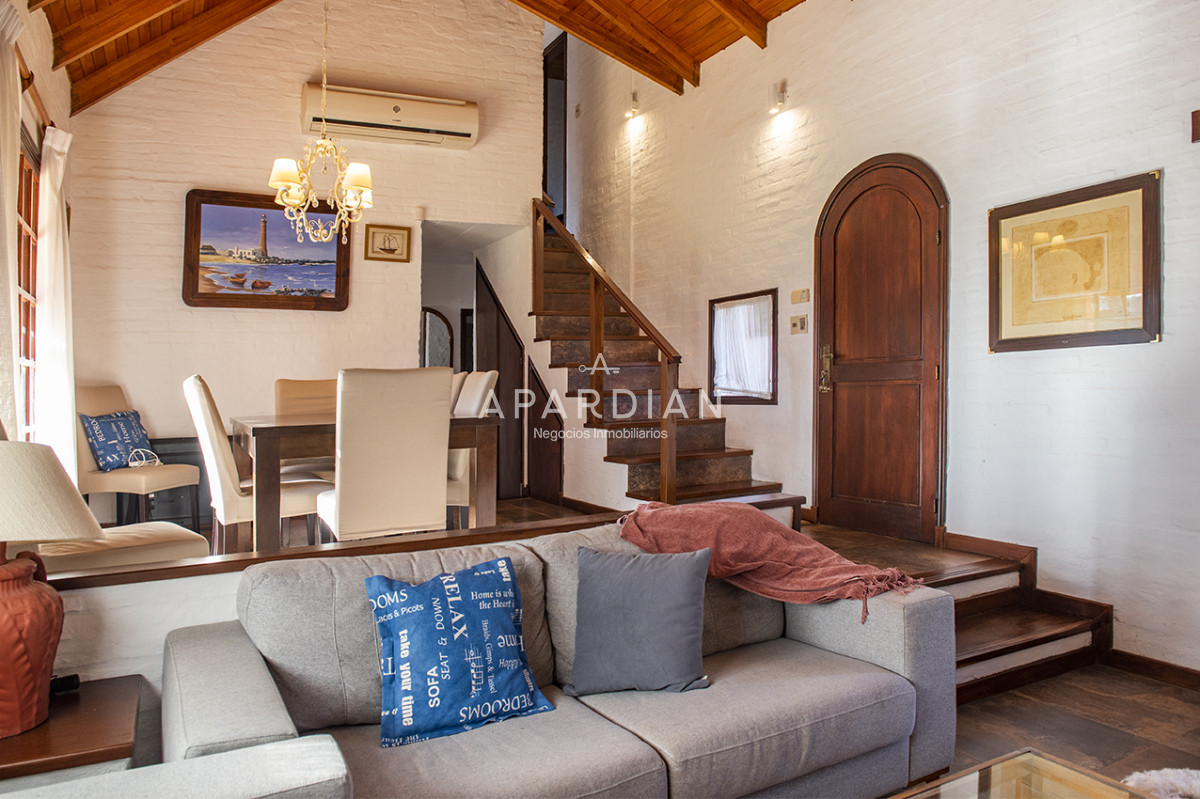 Casa ID.21098236 - Muy linda casa en venta, zona inmejorable, 3 dormitorios y servicio