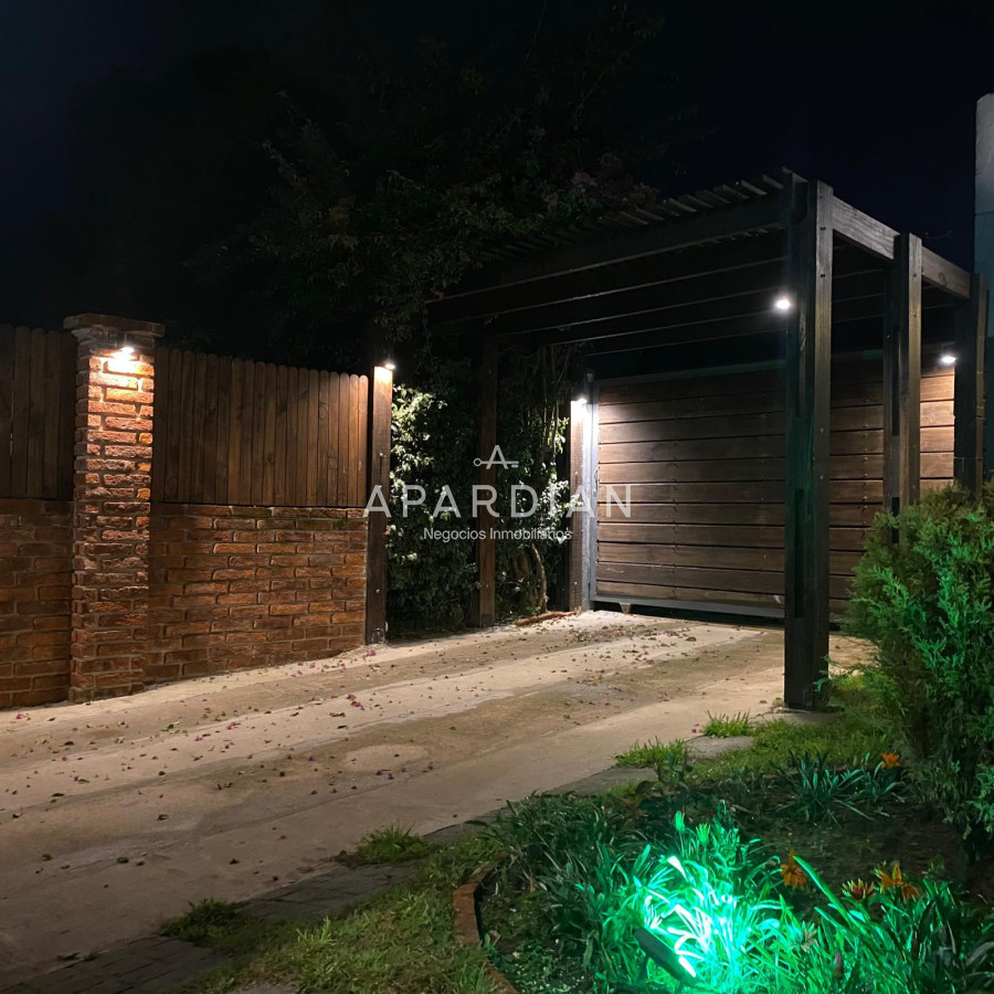 Casa ID.21098239 - Vende casa de 3 dormitorios, en excelente estado, Pinares, Punta del Este 
