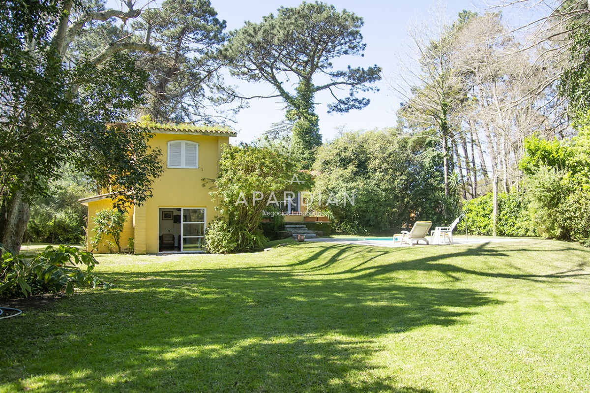 Casa ID.21097400 - VENDE CASA DE 3 DORMITORIOS EN PLAYA MANSA, CON AMPLIO TERRENO EN PUNTA DEL ESTE