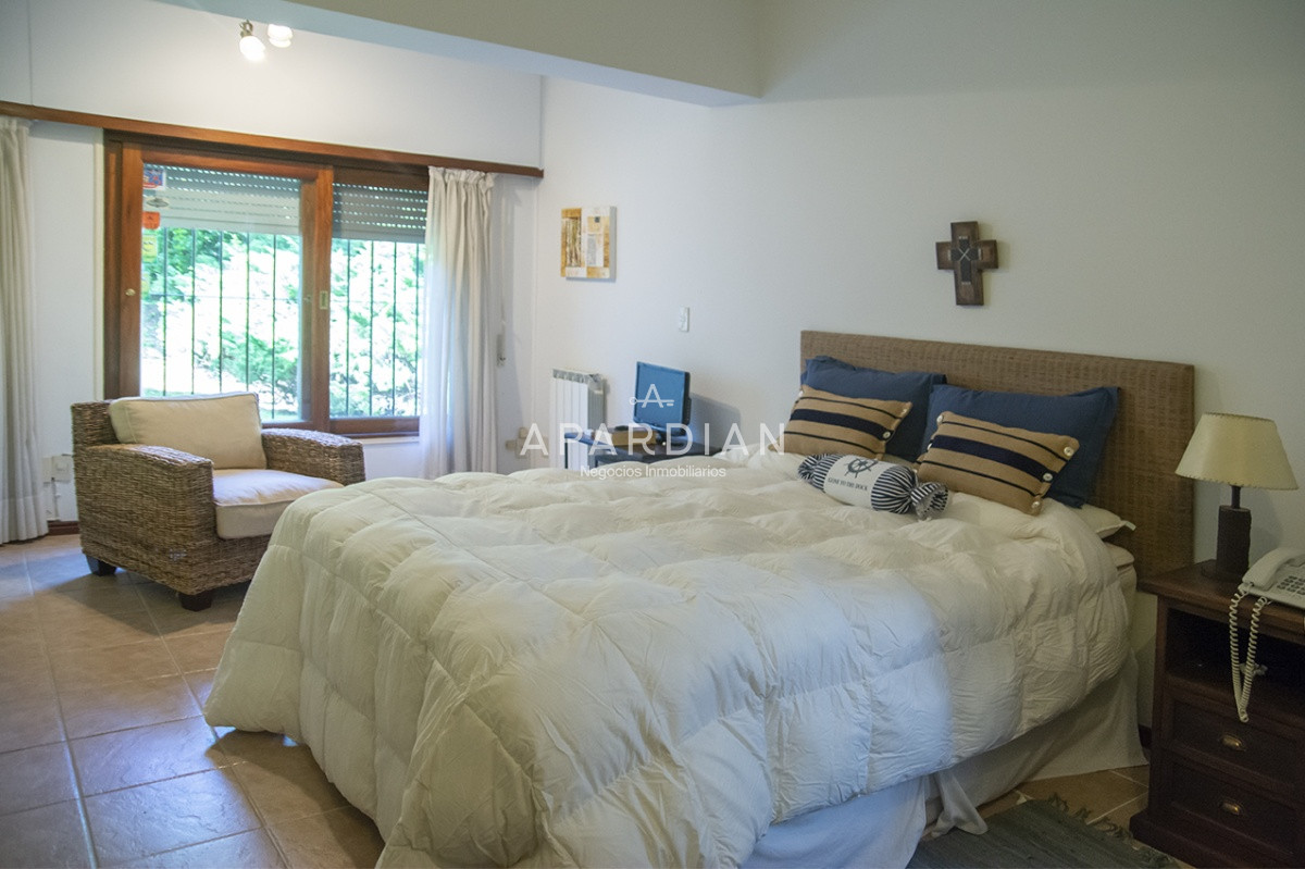 Casa ID.21098117 - Hermosa casa de gran tamaño en venta,  zona de Pinares, Punta del Este