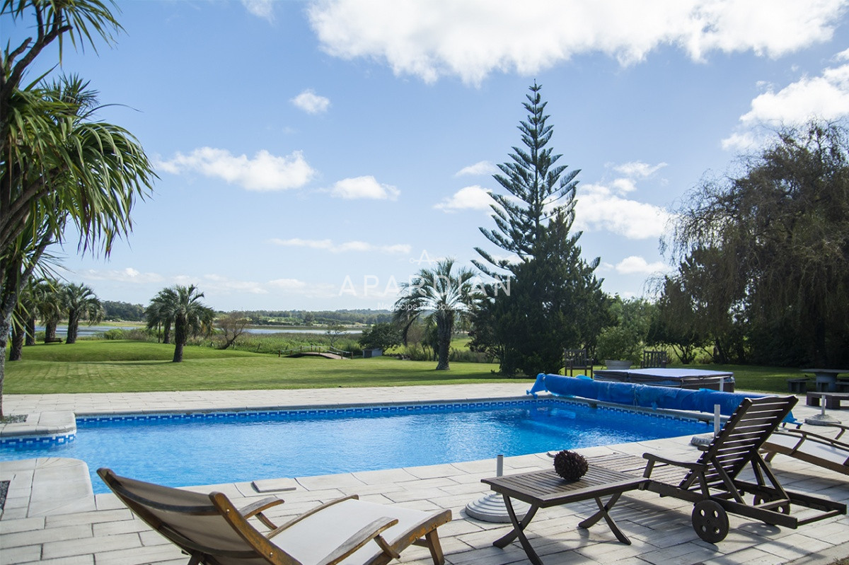 Casa ID.21098117 - Hermosa casa de gran tamaño en venta,  zona de Pinares, Punta del Este
