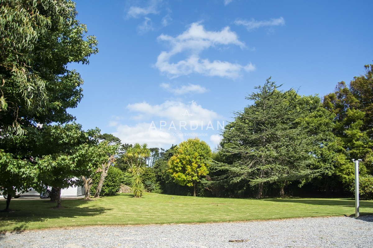 Casa ID.21098117 - Hermosa casa de gran tamaño en venta,  zona de Pinares, Punta del Este