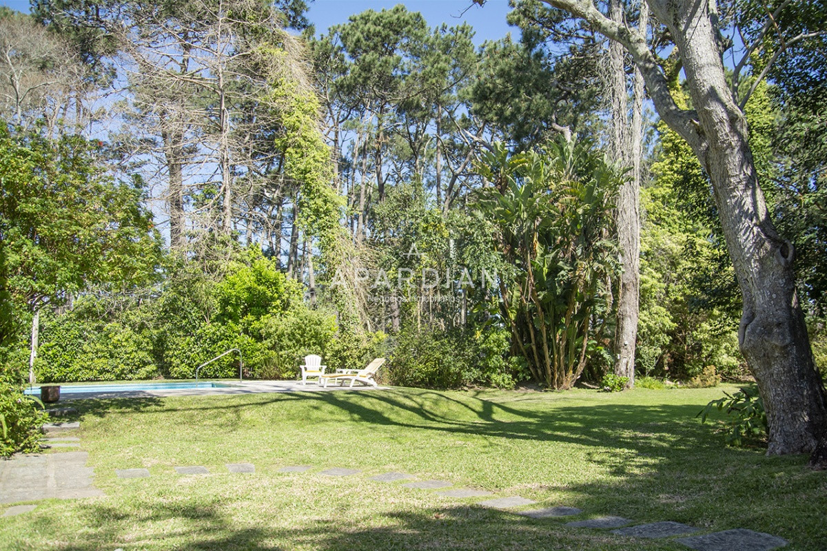 Casa ID.21097400 - VENDE CASA DE 3 DORMITORIOS EN PLAYA MANSA, CON AMPLIO TERRENO EN PUNTA DEL ESTE