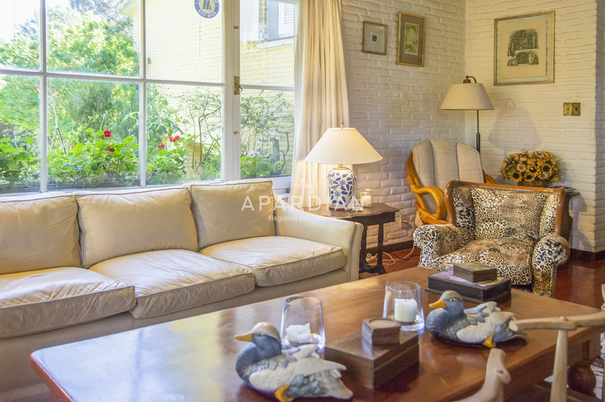 Casa ID.21097400 - VENDE CASA DE 3 DORMITORIOS EN PLAYA MANSA, CON AMPLIO TERRENO EN PUNTA DEL ESTE