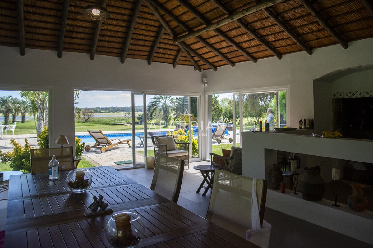 Casa ID.21098117 - Hermosa casa de gran tamaño en venta,  zona de Pinares, Punta del Este