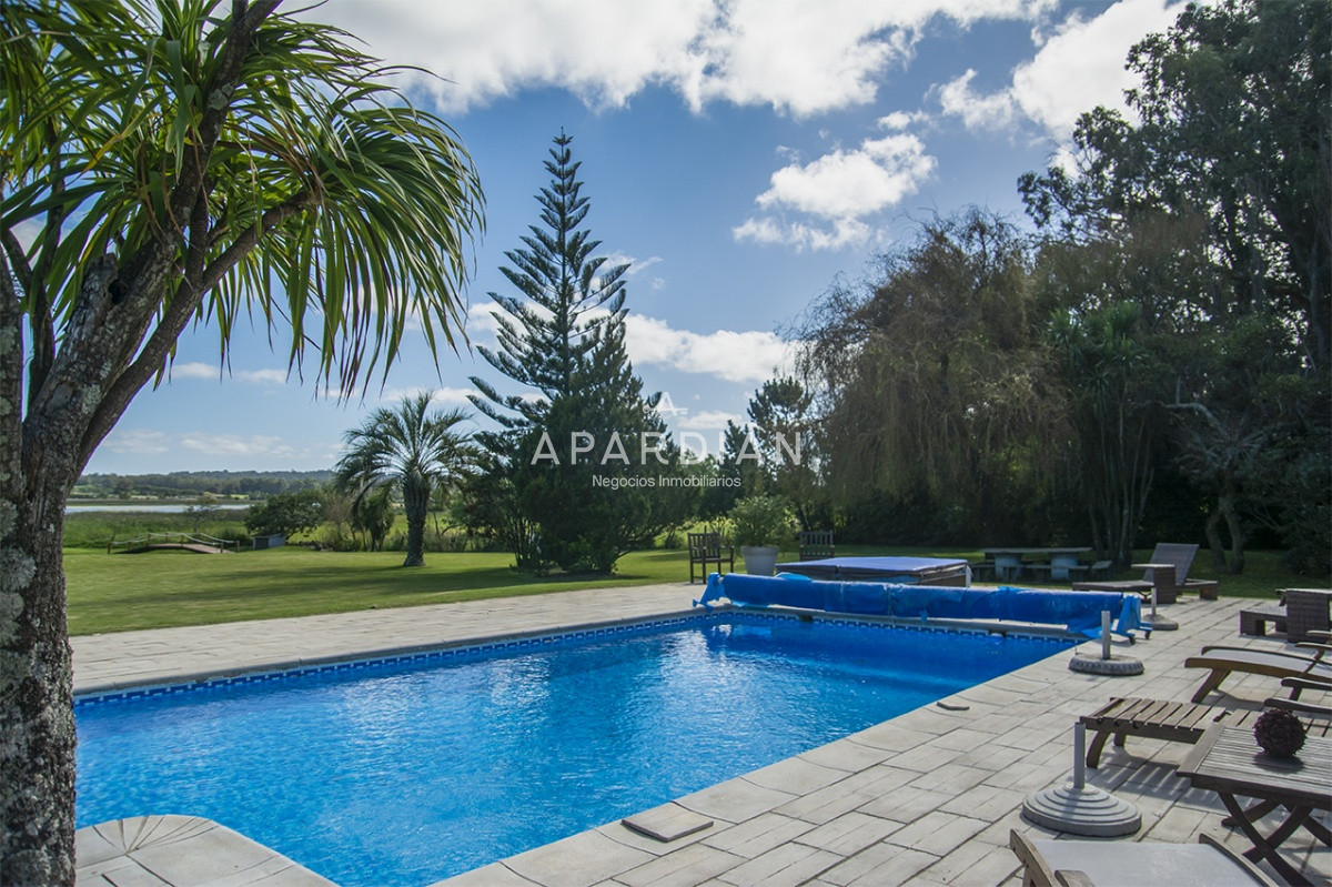 Casa ID.21098117 - Hermosa casa de gran tamaño en venta,  zona de Pinares, Punta del Este
