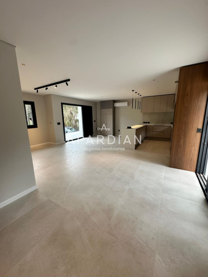 Casa ID.21098625 - Vende casa a estrenar en Club del lago, Punta Ballena 