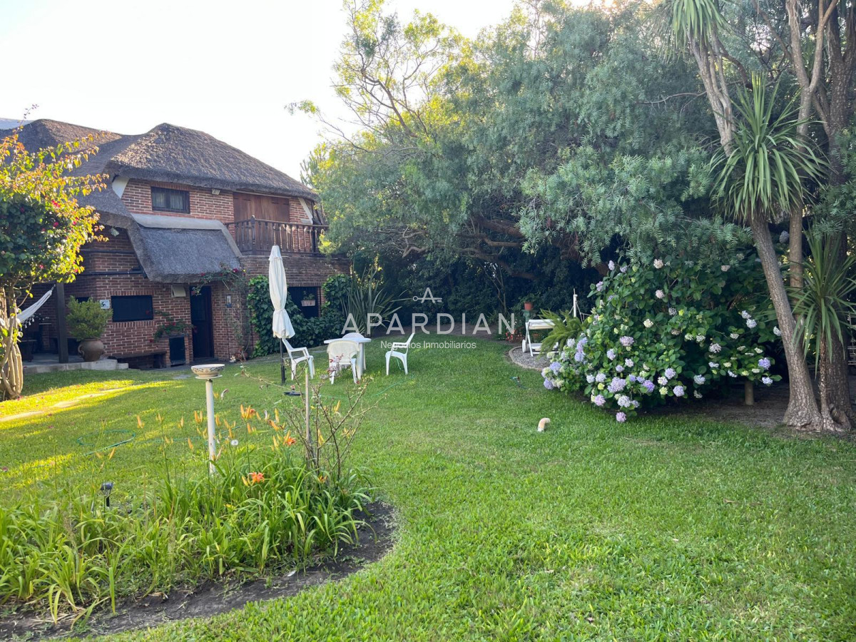 Casa ID.21099242 - Hermosa cabaña de 4 dormitorios en venta a metros de Playa Mansa, Punta del Este