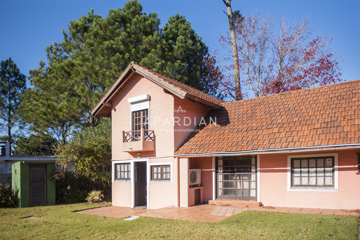 Casa ID.21098236 - Muy linda casa en venta, zona inmejorable, 3 dormitorios y servicio