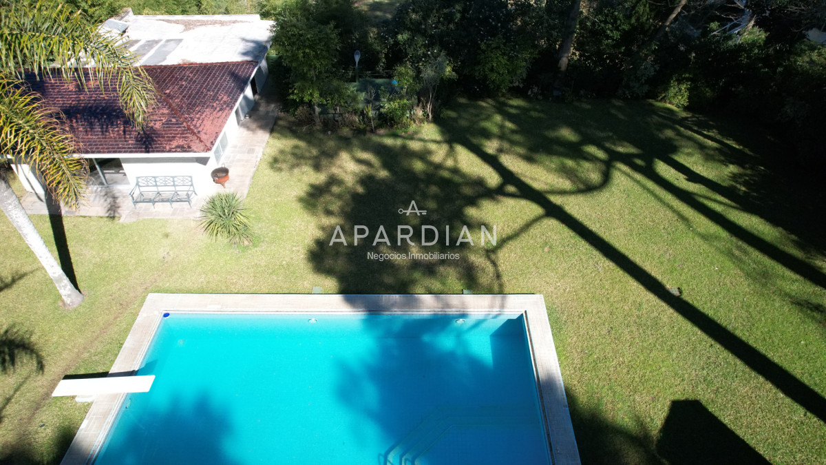 Casa ID.21098025 - Muy buena propiedad en venta, 5 dormitorios en barrio Cantegril, Punta del Este 