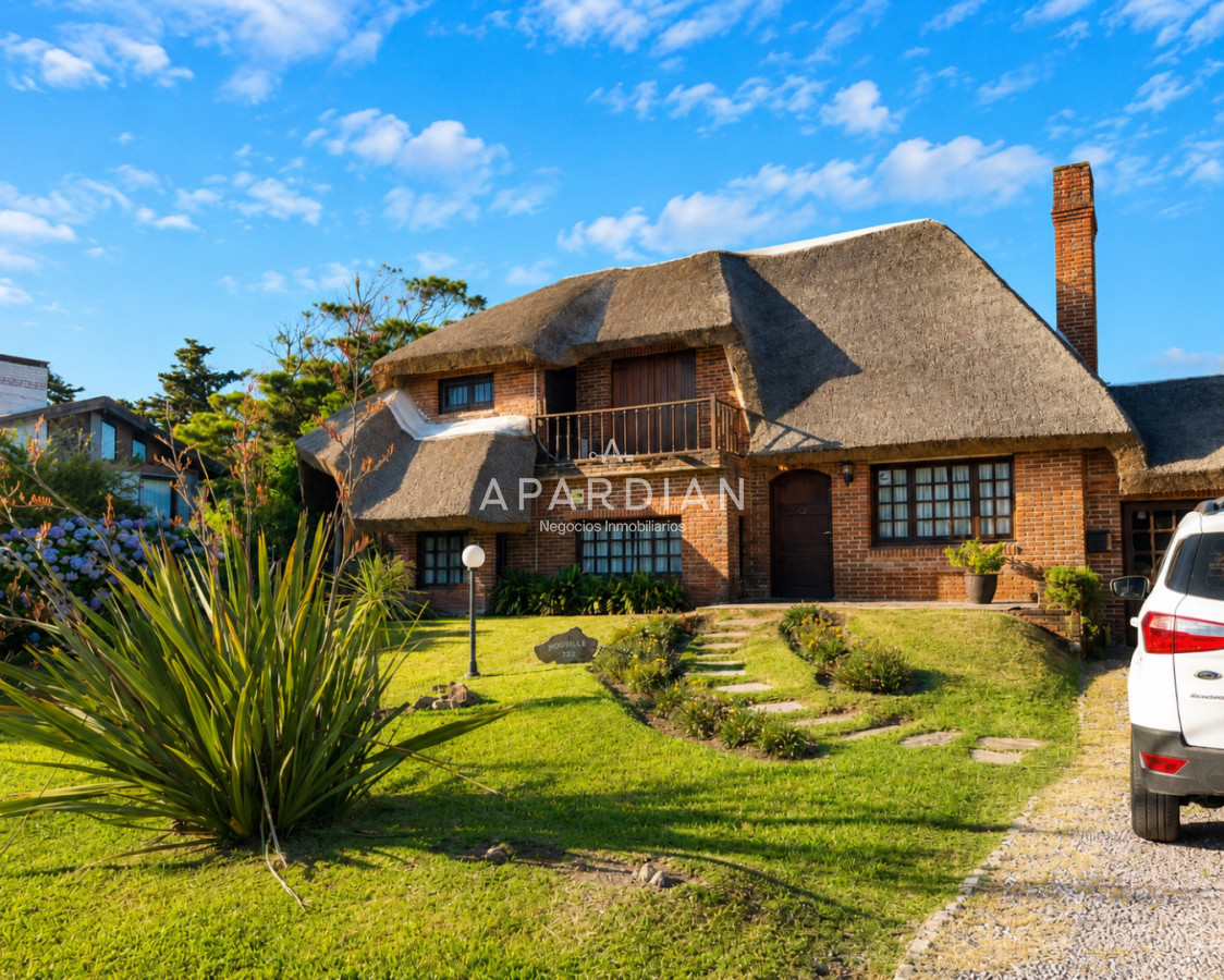 Casa ID.21099242 - Hermosa cabaña de 4 dormitorios en venta a metros de Playa Mansa, Punta del Este