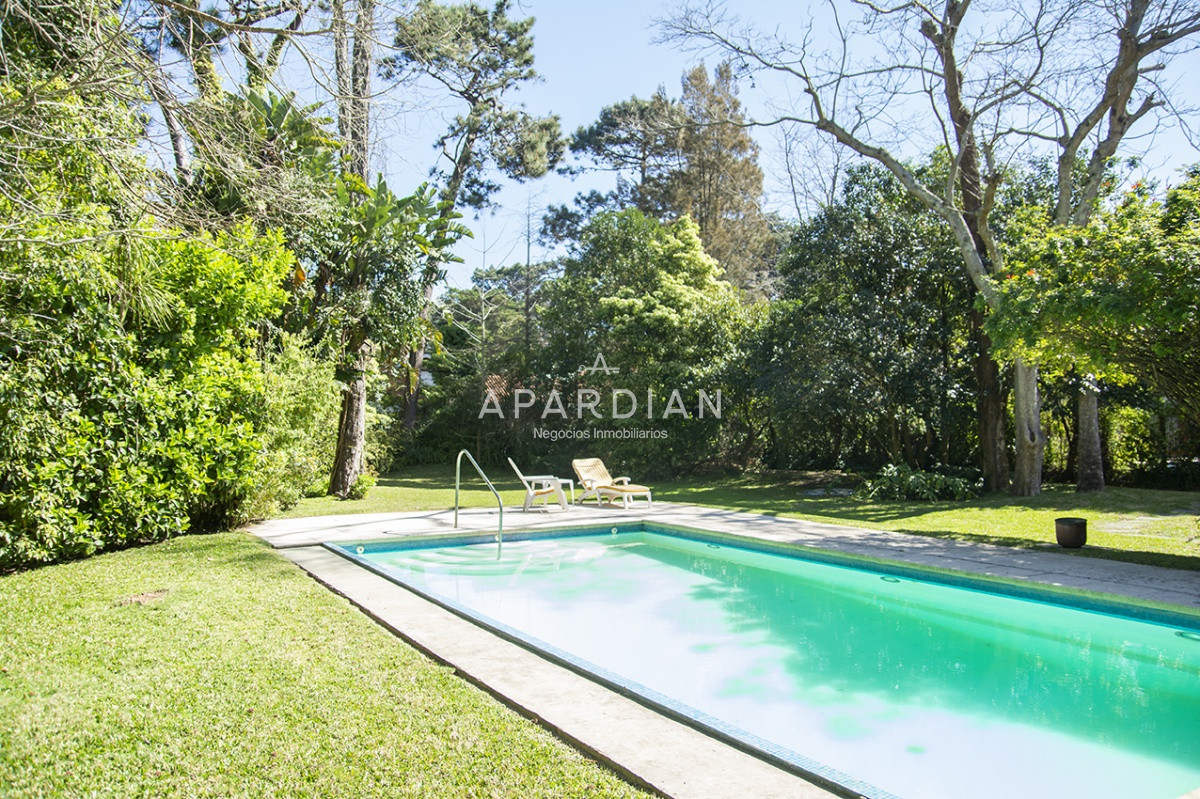 Casa ID.21097400 - VENDE CASA DE 3 DORMITORIOS EN PLAYA MANSA, CON AMPLIO TERRENO EN PUNTA DEL ESTE