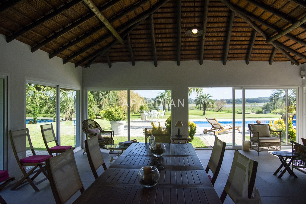 Casa ID.21098117 - Hermosa casa de gran tamaño en venta,  zona de Pinares, Punta del Este