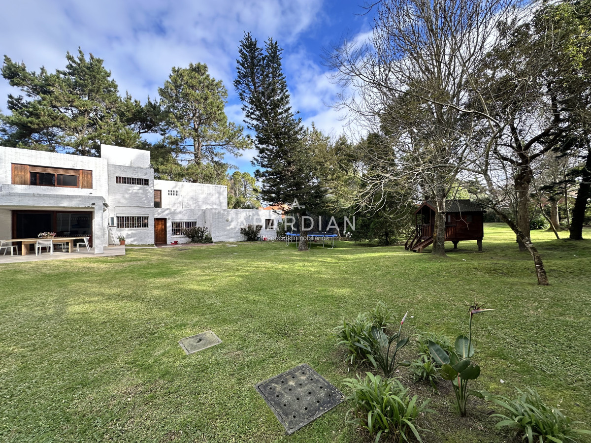 Casa ID.21098179 - Espectacular casa en Venta en Golf, Punta del Este 