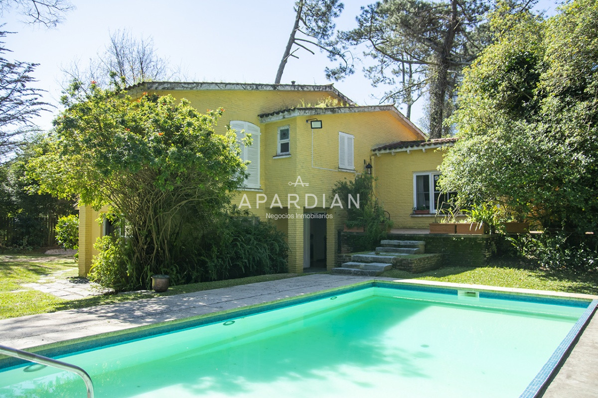 Casa ID.21097400 - VENDE CASA DE 3 DORMITORIOS EN PLAYA MANSA, CON AMPLIO TERRENO EN PUNTA DEL ESTE