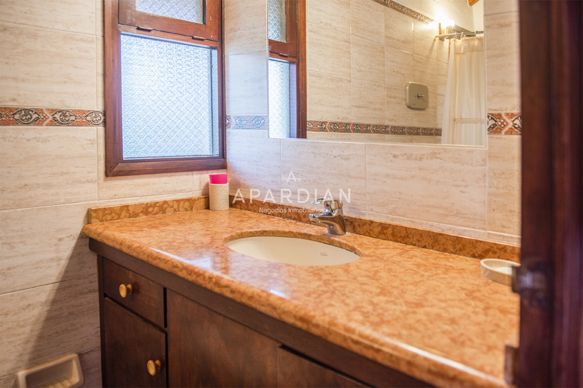 Casa ID.21098236 - Muy linda casa en venta, zona inmejorable, 3 dormitorios y servicio