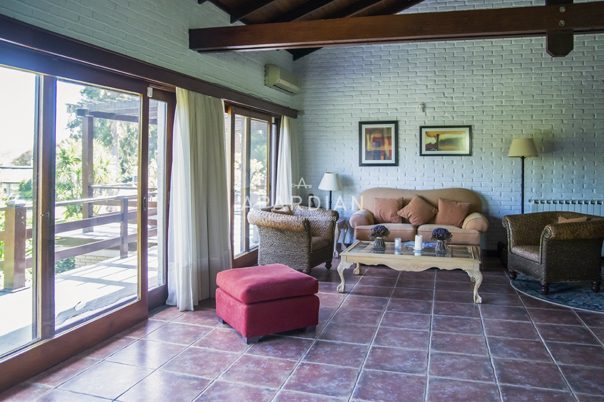 Casa ID.21098117 - Hermosa casa de gran tamaño en venta,  zona de Pinares, Punta del Este