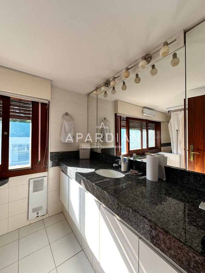Casa ID.21098179 - Espectacular casa en Venta en Golf, Punta del Este 