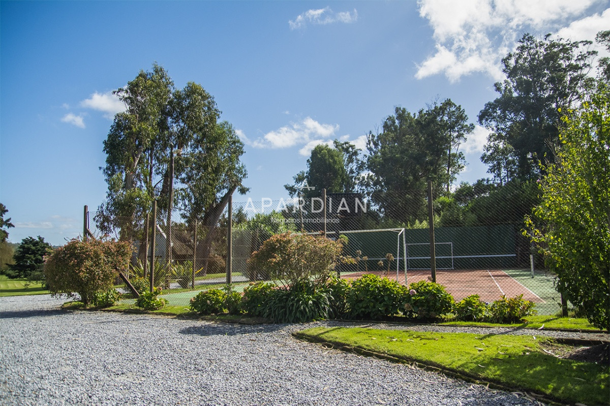 Casa ID.21098117 - Hermosa casa de gran tamaño en venta,  zona de Pinares, Punta del Este