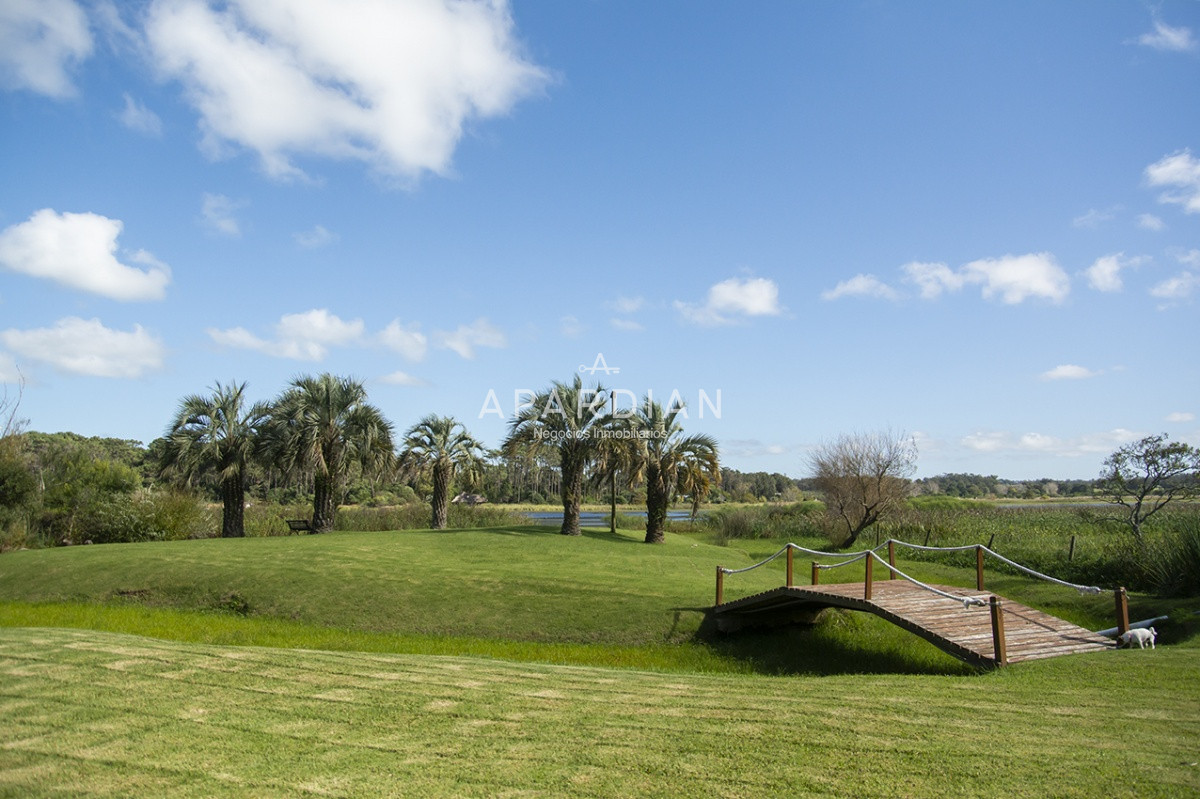 Casa ID.21098117 - Hermosa casa de gran tamaño en venta,  zona de Pinares, Punta del Este