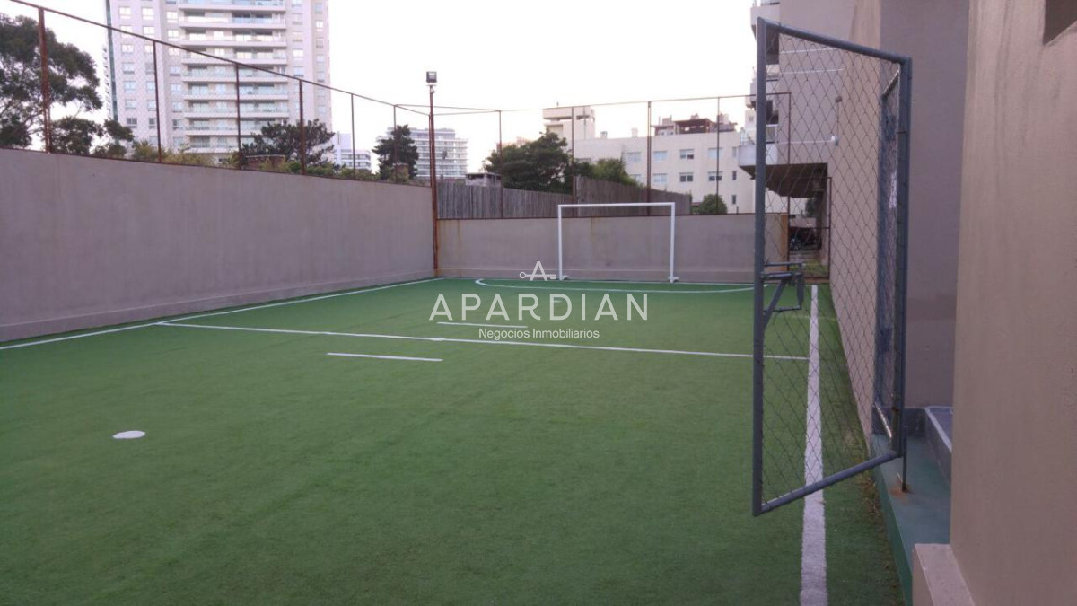 Apartamento ID.21098484 - Apartamento en venta de 2 dormitorios en suite en Torre Moon,  Punta del Este