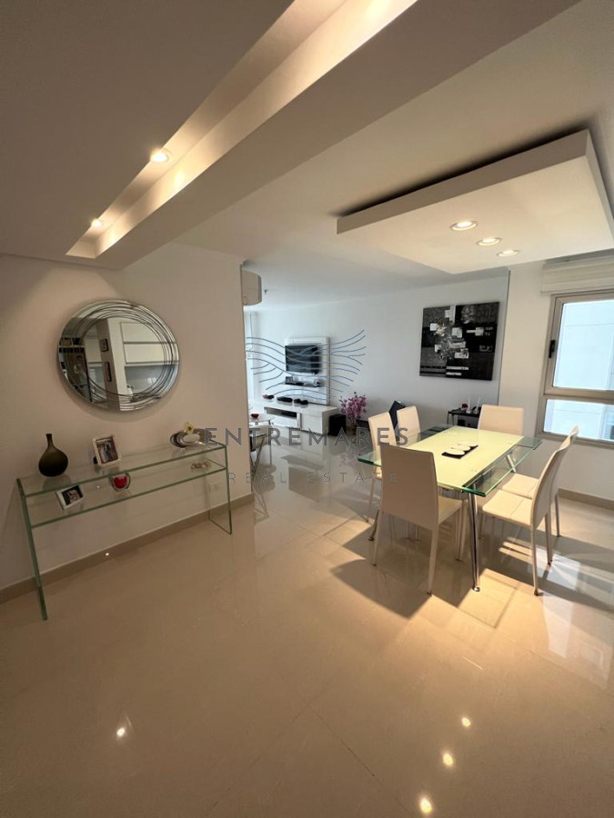 Apartamento ID.300 - Vende apartamento con hermosa vista de 2 dormitorios en Punta del Este.