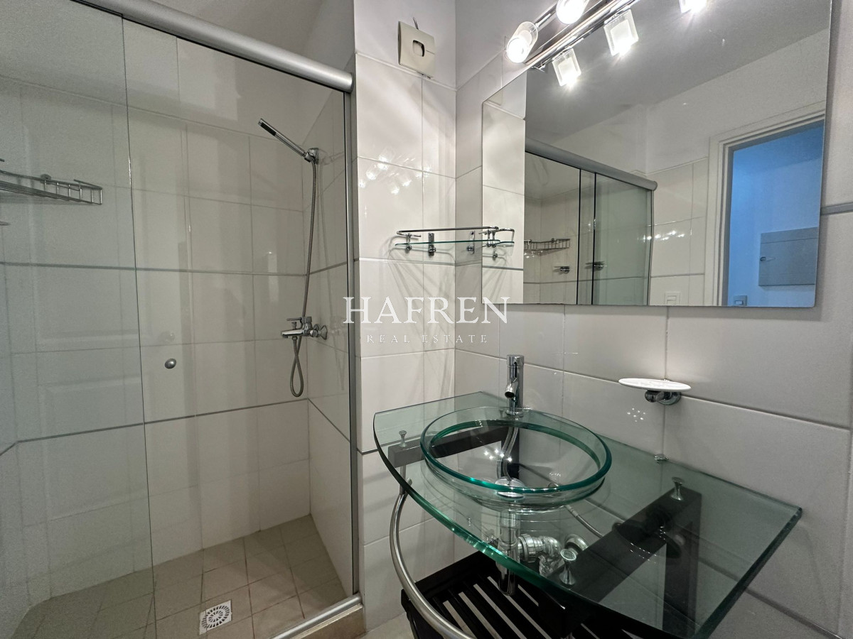 Apartamento ID.33 - Oportunidad! Apartamento de 2 dormitorios con azotea y parrillero, Punta del Este 