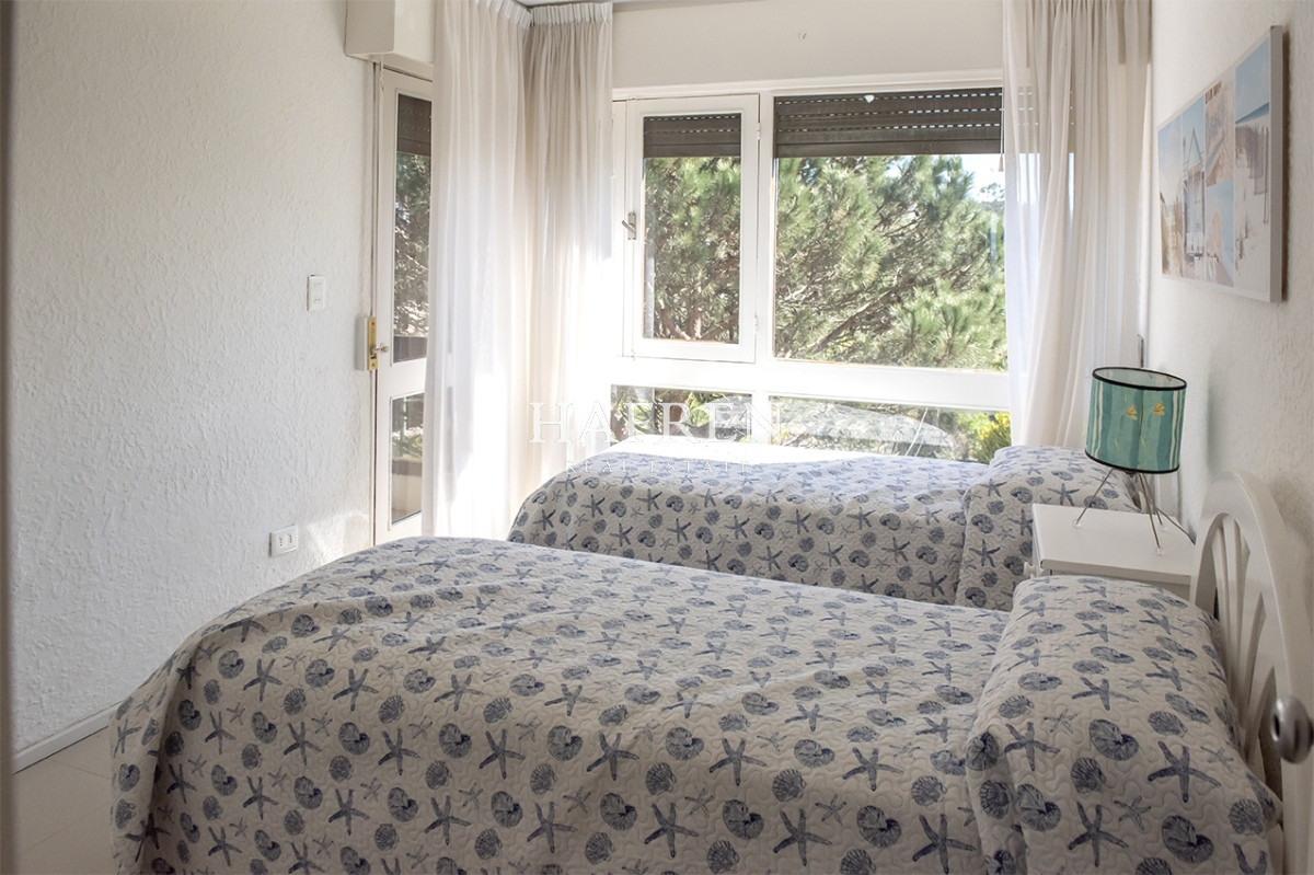 Apartamento ID.30 - Apartamento en Venta de 2 dormitorios en Edificio Panorama , Punta del este 