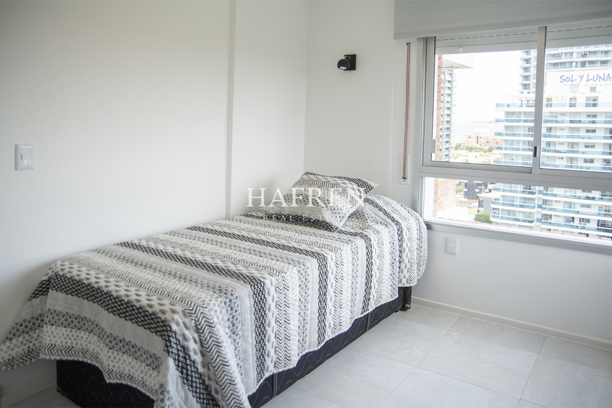 Apartamento ID.346 - Vende apartamento de 2 dormitorios y medio en Chiverta, Reciclado completo. Punta del Este 