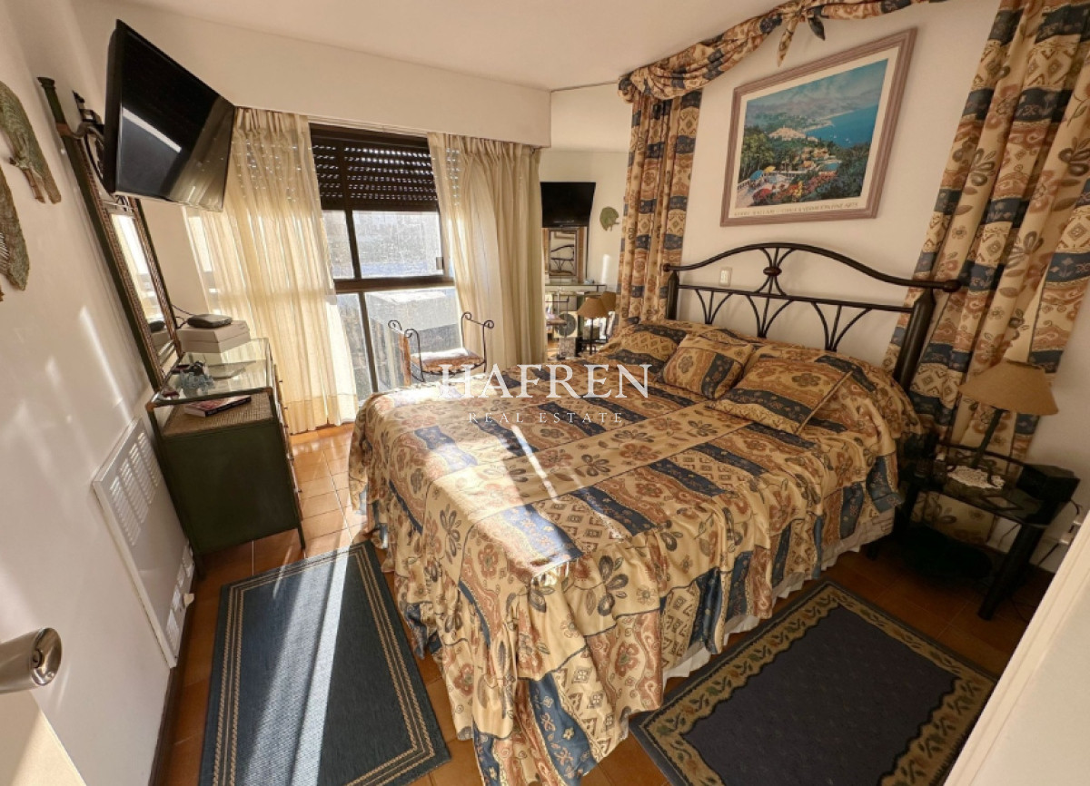 Apartamento ID.244 - Vende Apartamento frente al mar en Brava, Punta del Este, 2 dormitorios.