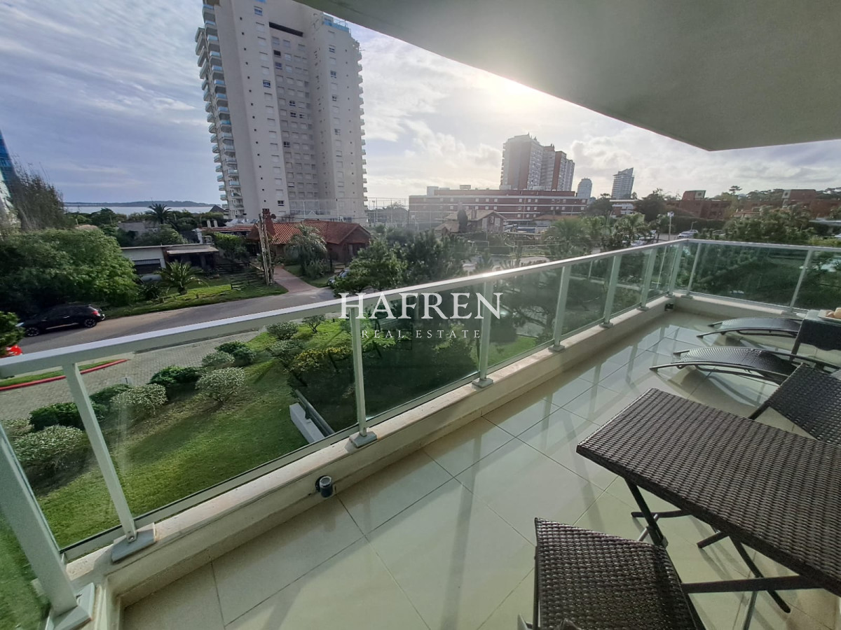 Apartamento ID.391 - Apartamento en Playa Mansa a la venta 3 Dormitorios con vista