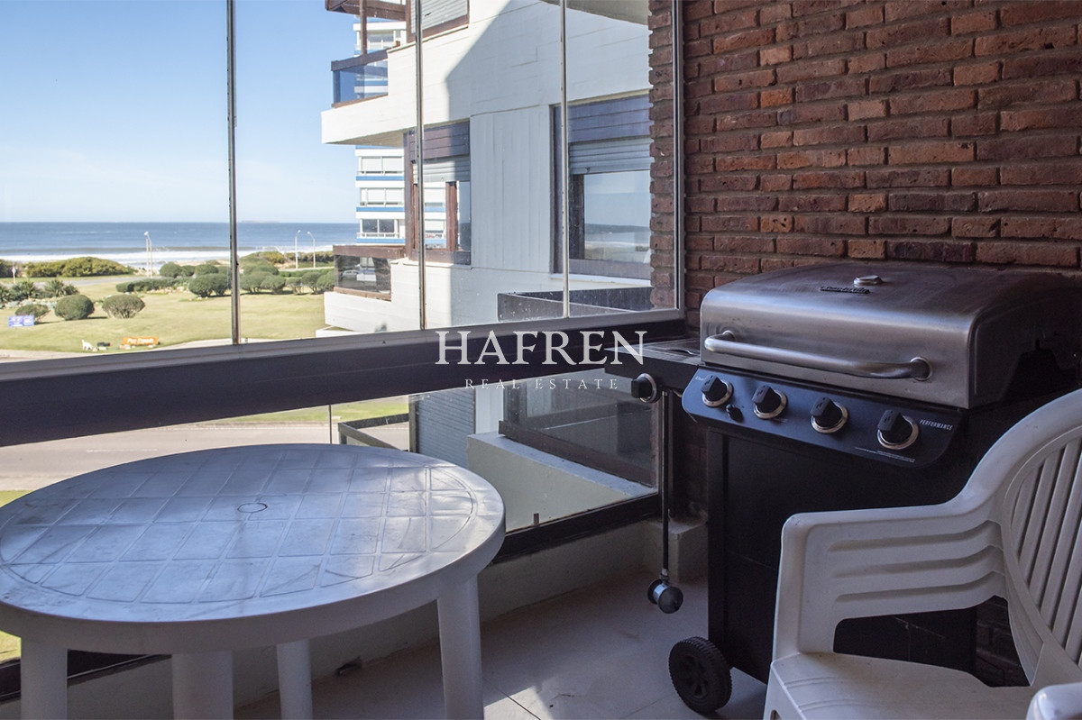 Apartamento ID.30 - Apartamento en Venta de 2 dormitorios en Edificio Panorama , Punta del este 