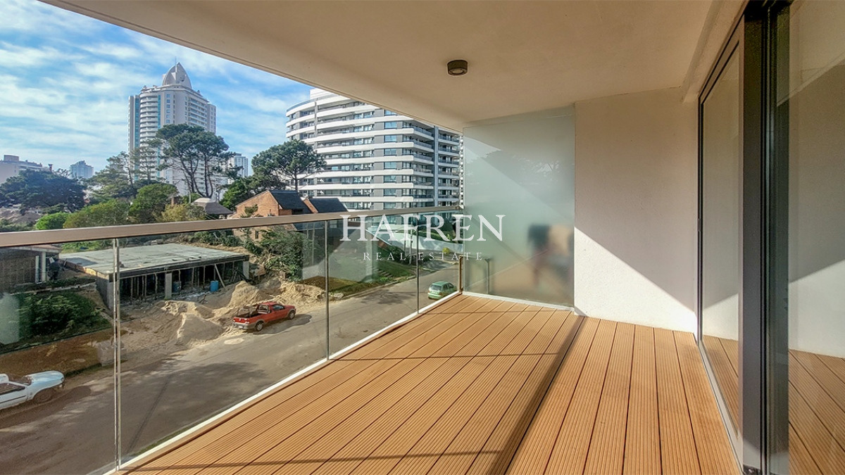 Apartamento ID.83 - Venta apartamento de 2 dormitorios en Punta del Este, Edif. Chronos