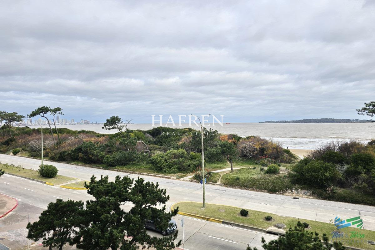 Apartamento ID.383 - Edificio de 3 dormitorios en Punta del Este primera línea Mansa