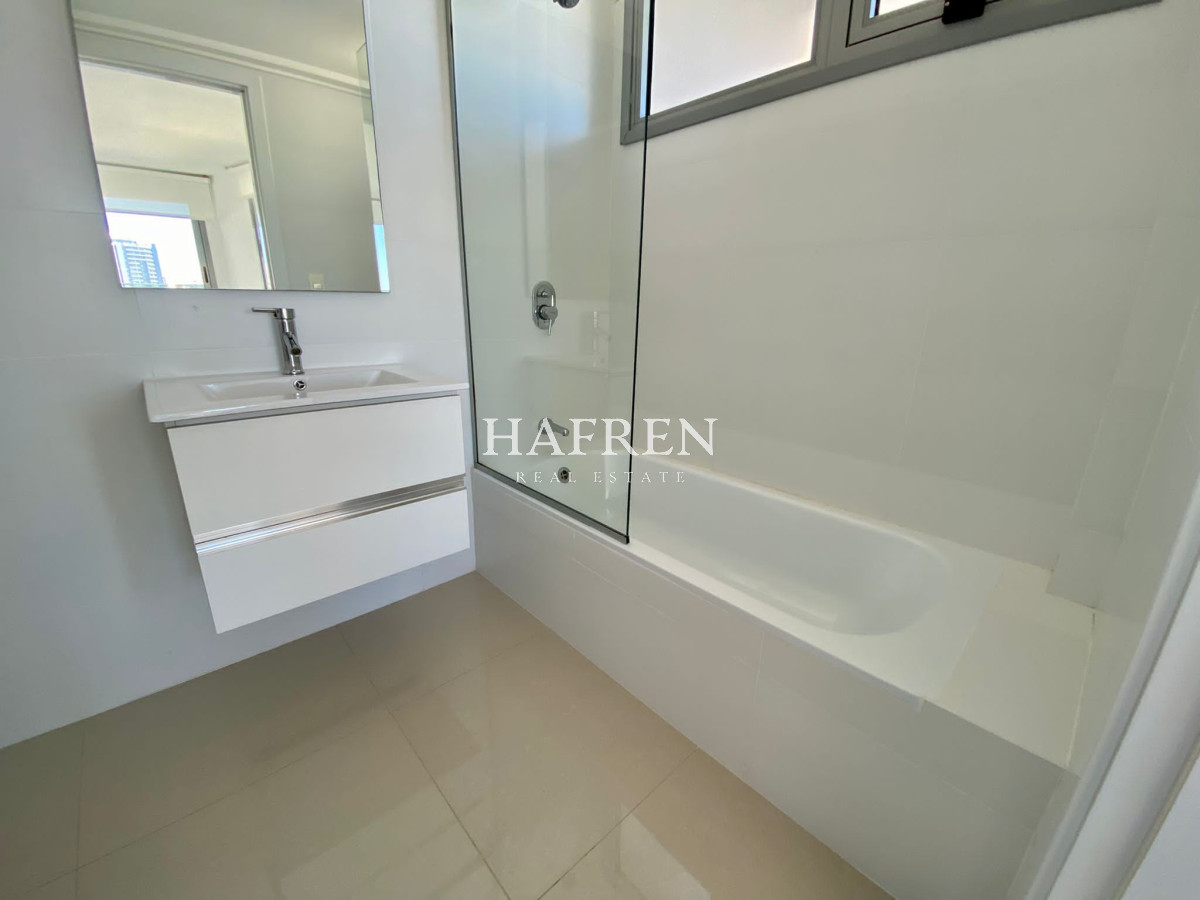 Apartamento ID.343 - Venta Apartamento de 2 dormitorios en Playa Brava a pocos metros del mar!