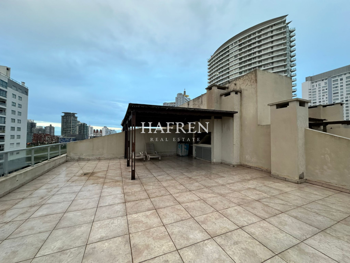 Apartamento ID.33 - Oportunidad! Apartamento de 2 dormitorios con azotea y parrillero, Punta del Este 