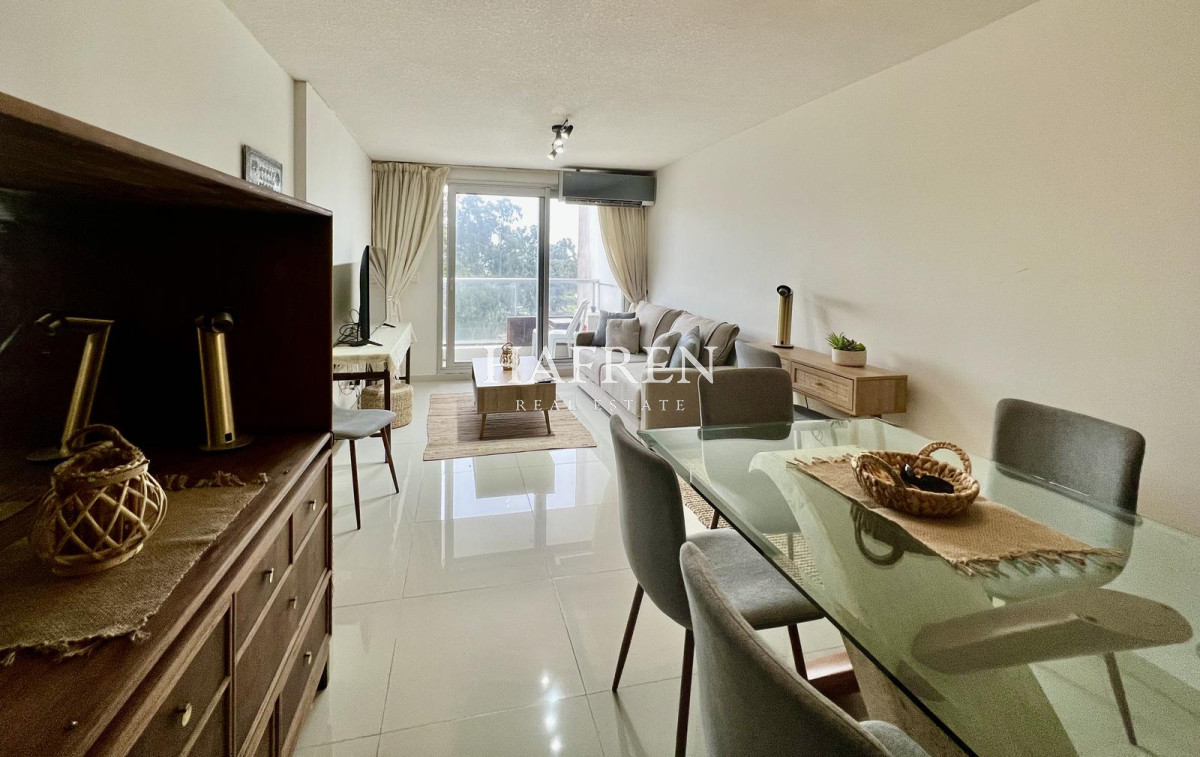 Apartamento ID.75 - Vende departamento de 2 dormitorios en edificio Summer Tower