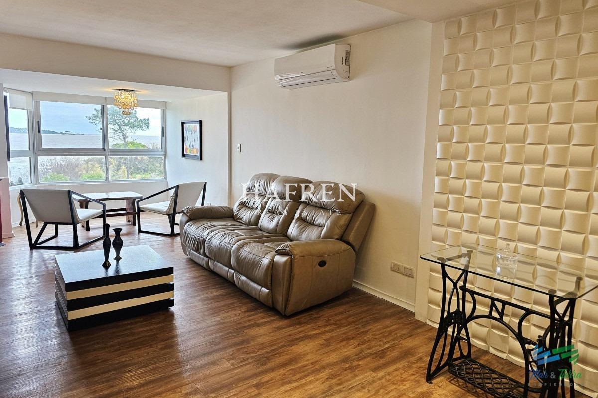 Apartamento ID.383 - Edificio de 3 dormitorios en Punta del Este primera línea Mansa