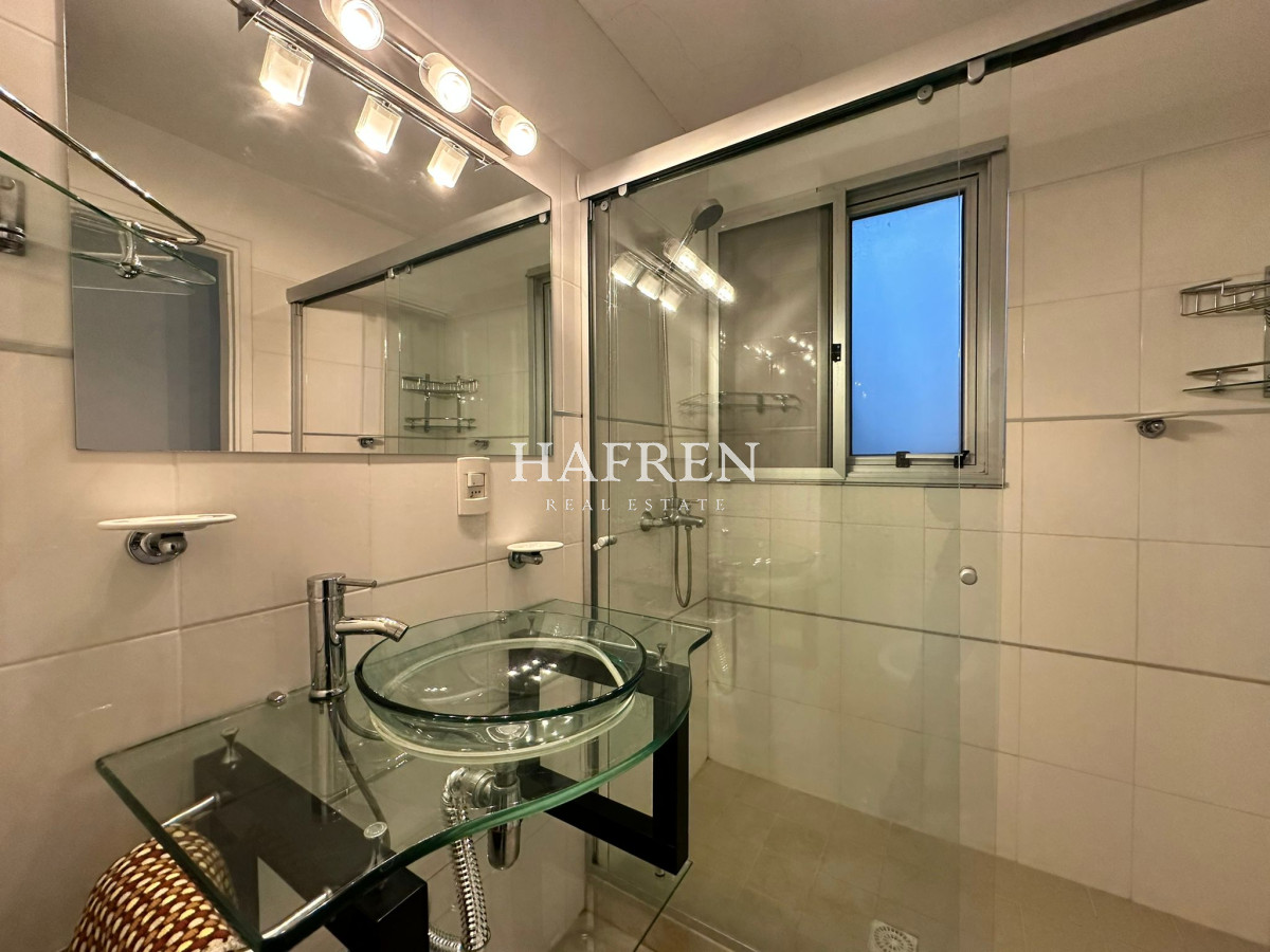 Apartamento ID.33 - Oportunidad! Apartamento de 2 dormitorios con azotea y parrillero, Punta del Este 
