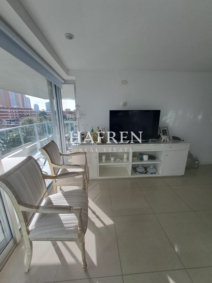 Apartamento ID.391 - Apartamento en Playa Mansa a la venta 3 Dormitorios con vista