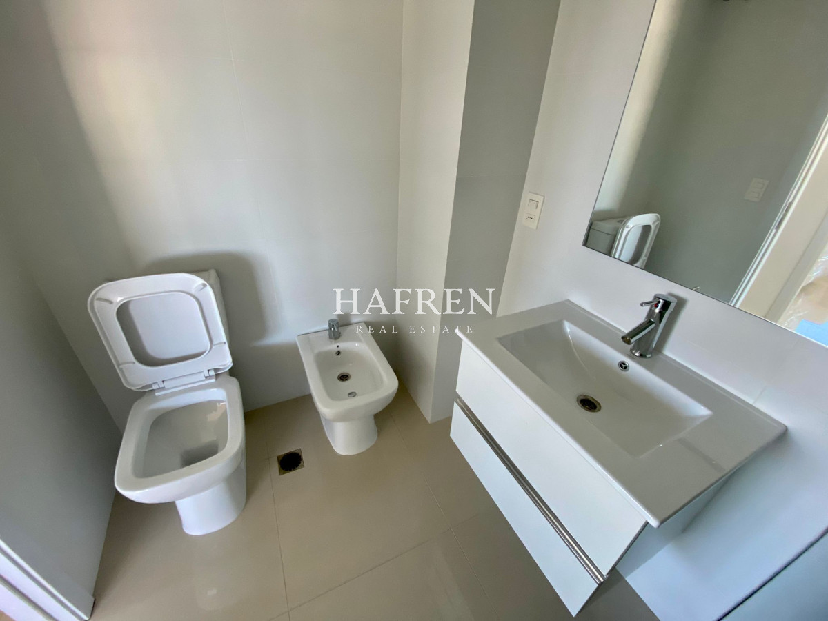 Apartamento ID.343 - Venta Apartamento de 2 dormitorios en Playa Brava a pocos metros del mar!