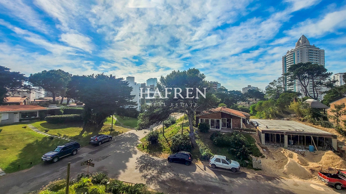 Apartamento ID.83 - Venta apartamento de 2 dormitorios en Punta del Este, Edif. Chronos