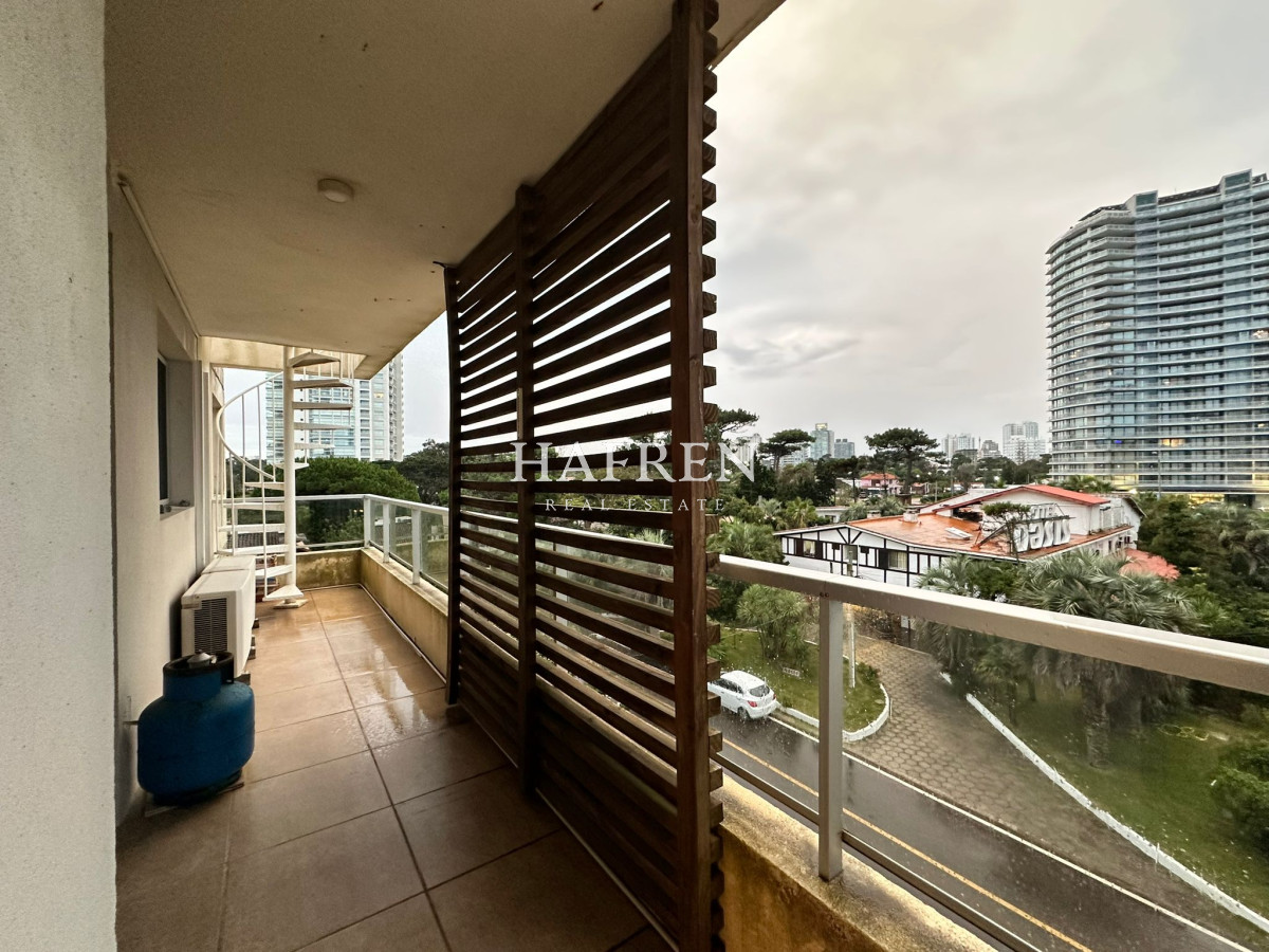 Apartamento ID.33 - Oportunidad! Apartamento de 2 dormitorios con azotea y parrillero, Punta del Este 
